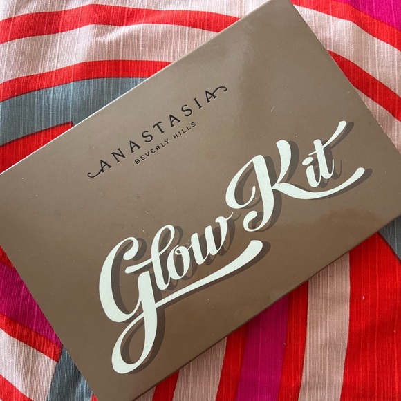 Anastasia Beverly Hills Glow Kit - Picture 1 of 3